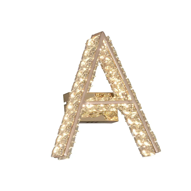 Arandela LETRA A Ø26x21CM 8W 3000K 800LM BIVOLT METAL DOURADO+CRISTAL TRANSPARENTE CX MASTER:69x34x52CM 17,3KG (10 UN.) Sindora DCB02920