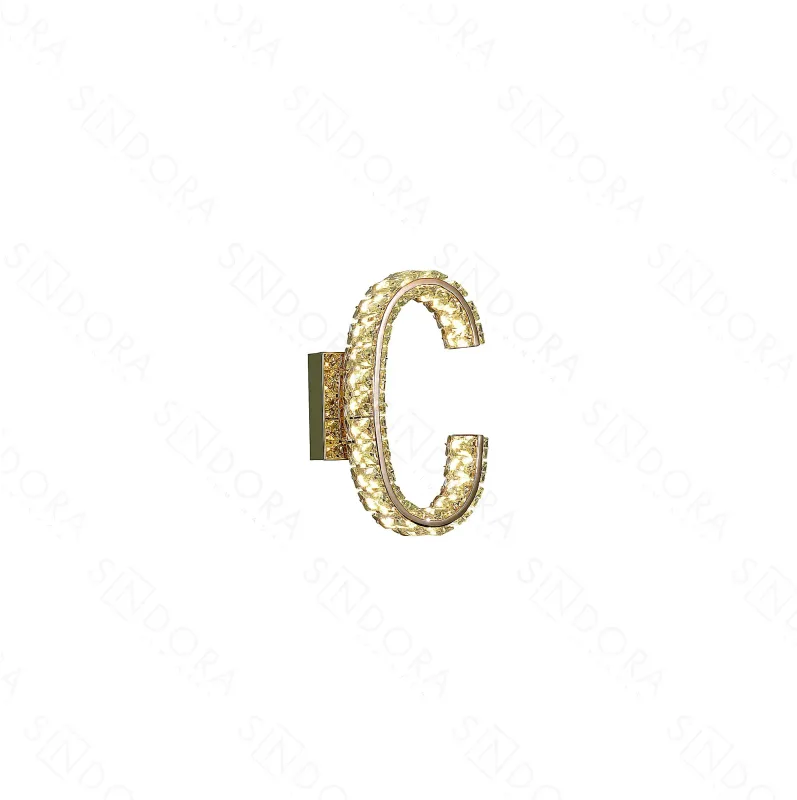 Arandela LETRA C Ø28x20CM 8W 3000K 800LM BIVOLT METAL DOURADO+CRISTAL TRANSPARENTE CX MASTER:69x34x52CM 14KG (10 UN.) Sindora DCB02922