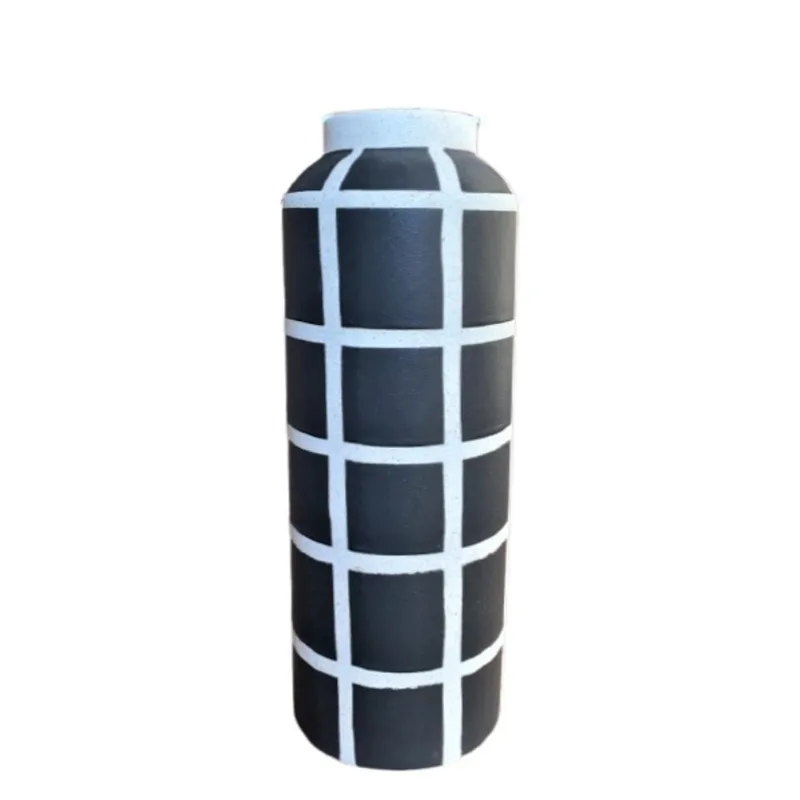 Vaso de ceramica geometrico preto E branco rustico G