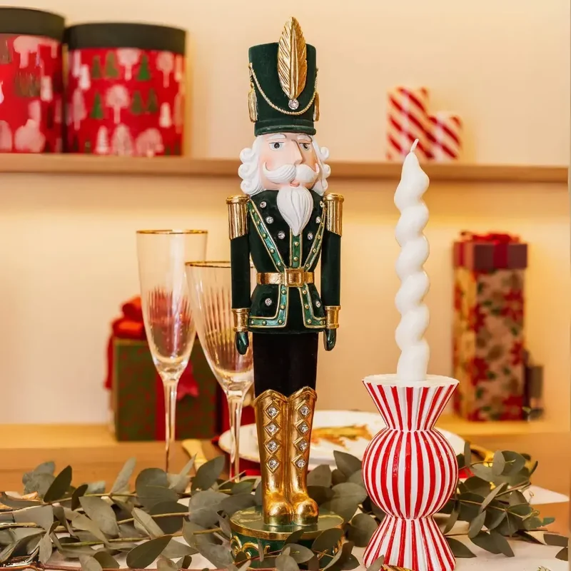 Adorno Decorativo Natal Resina Soldado Quebra Nozes Preto / Verde / Dourado 43x9cm