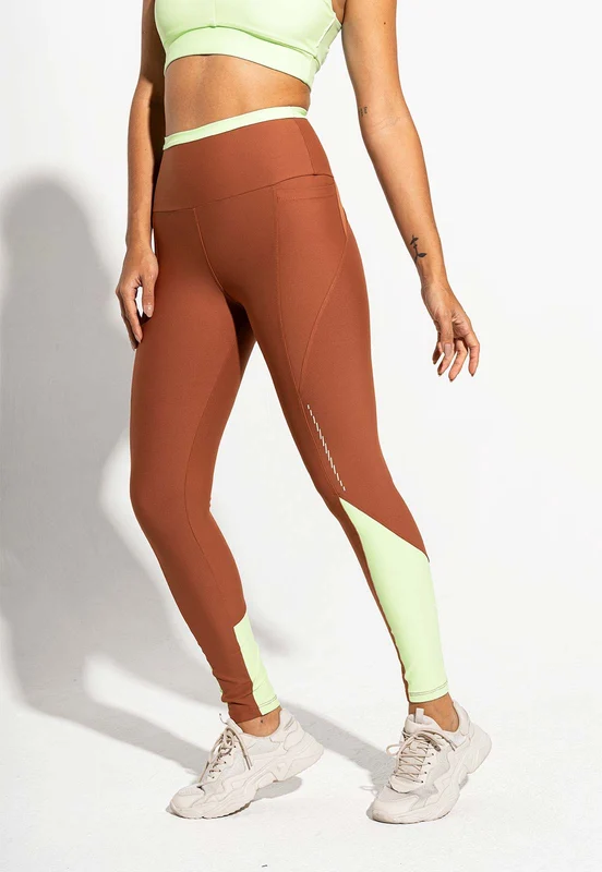 Legging bicolor com bolsos capuccino e verde matcha Aura P
