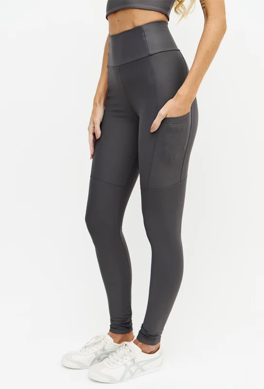 Legging com recorte e bolso lateral lisa chumbo instinto GG
