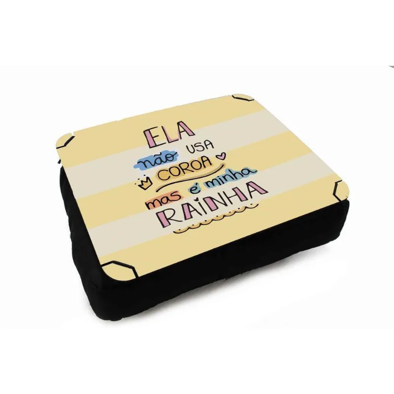 Almofada para Notebook ela Não Usa Coroa Mas é Minha Rainha - DELUZZ