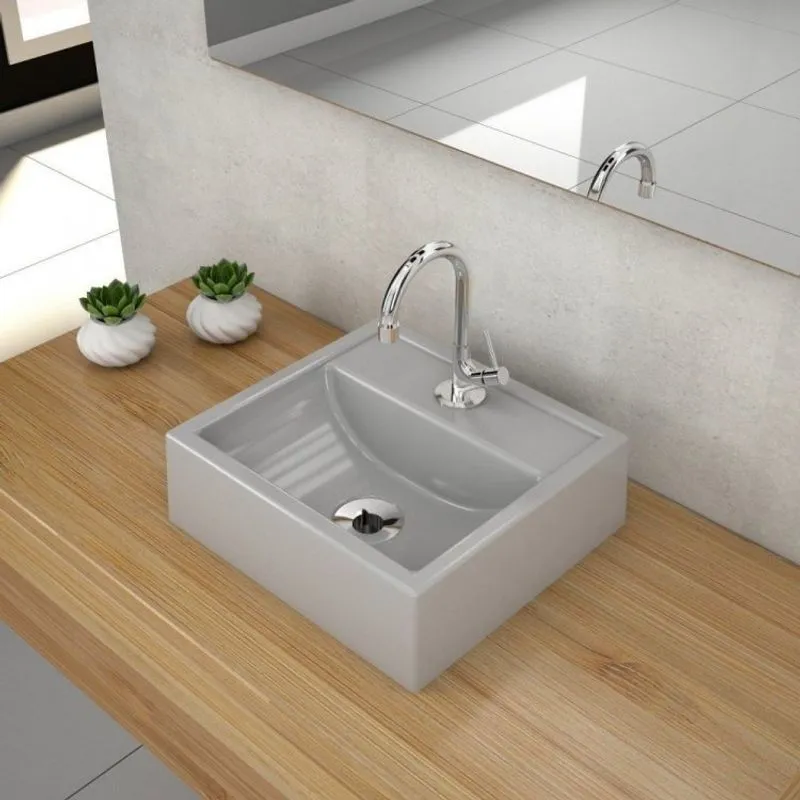 Kit Cuba Q32 com Torneira Luxo 1195 Metal e Válvula 1 Pol. Sifão PVC e Flexivel Cinza