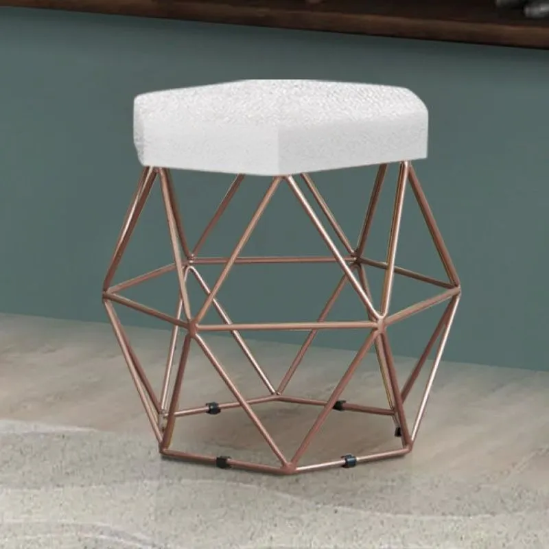 Puff Decorativo Aramado em Corino Diamond Metal Móveis Branco/Bronze
