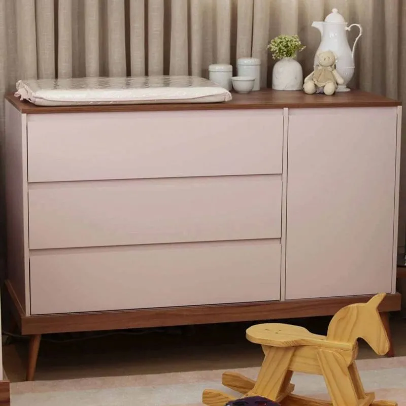 Cômoda Infantil Retrô 3 Gavetas 1 Porta Canção de Ninar Divicar Móveis Rosa com Amêndola Rústica