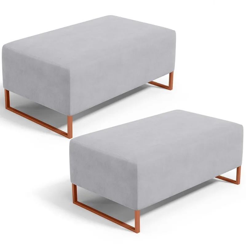 Kit 02 Puffs Decorativo Sala De Estar Cléo 90cm W01 Base Ferro Cobre Suede Cinza - Lyam Decor