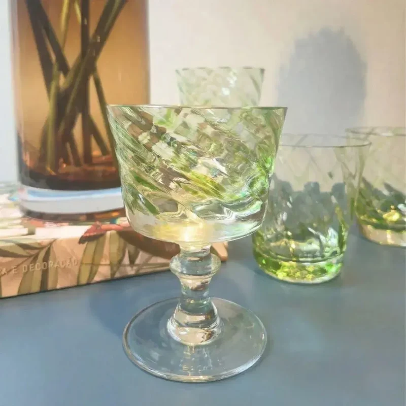 Taça Mozart em Puro Cristal para Sobremesa Murano Colors Torcido Verde Clara 245ml