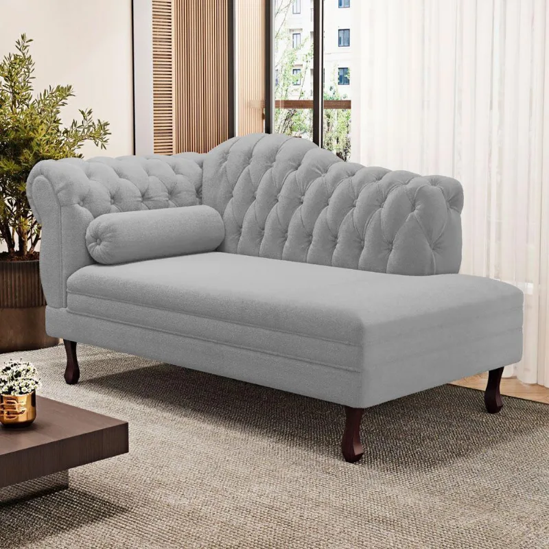 Divã Recamier Lavínia Clássico 120cm Capitonê Com Pés De Madeira Bouclê Cinza Claro - Desk Design