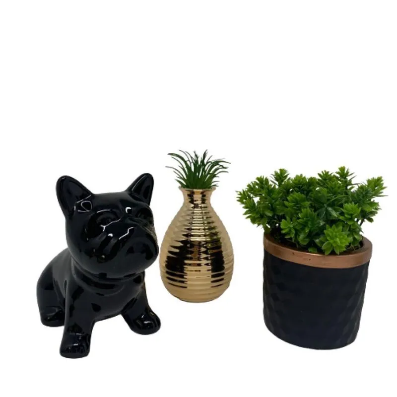 Vaso preto com listra, vaso dourado cerâmico e bulldog preto