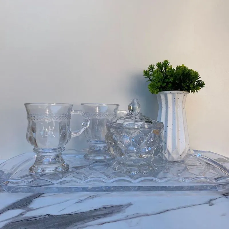 Bandeja, conjunto de caneca, potiche de cristal e vaso