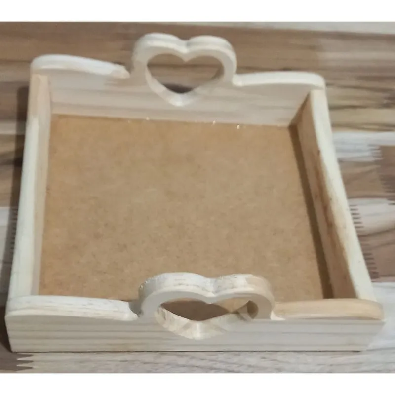 Bandeja madeira coração 20x20 mesa posta.