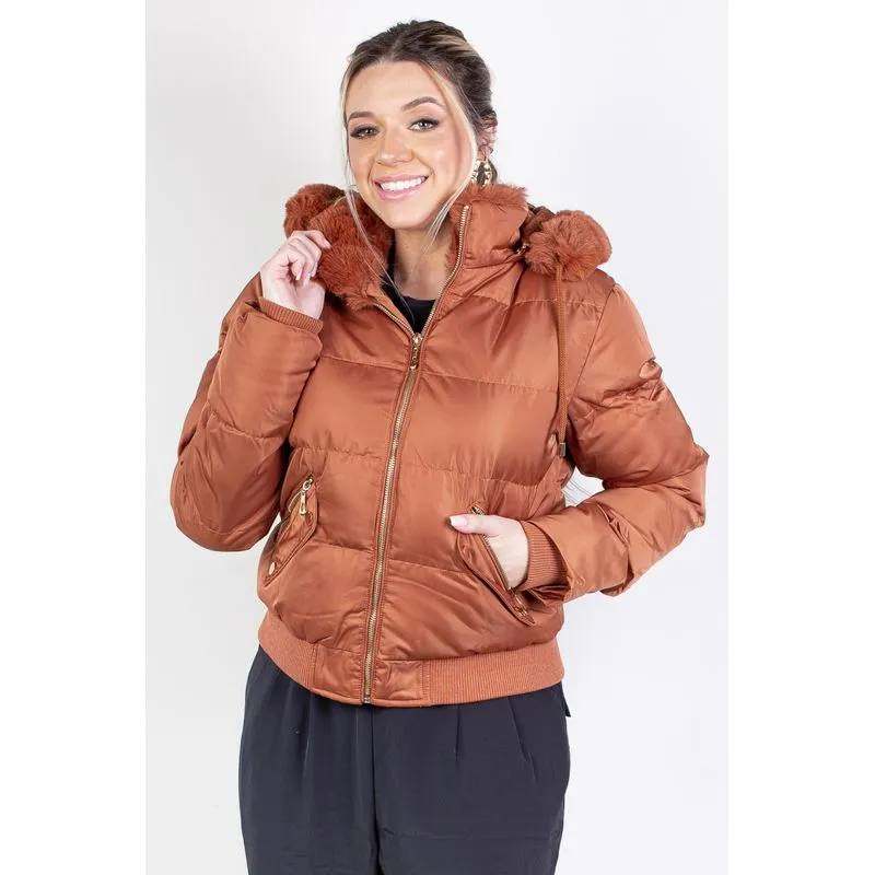 Jaqueta feminina de nylon curta com capuz removível 84115 G / Caramelo