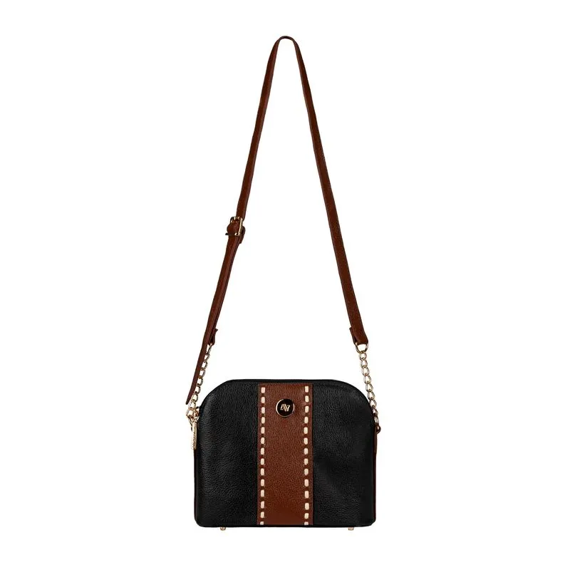 Bolsa transversal detalhe alça corrente couro liso Pérola Preto/Whisky