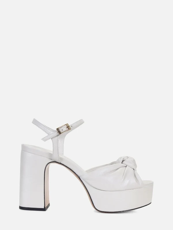 SANDÁLIA EM COURO FRIDA OFF WHITE PLATAFORMA 40