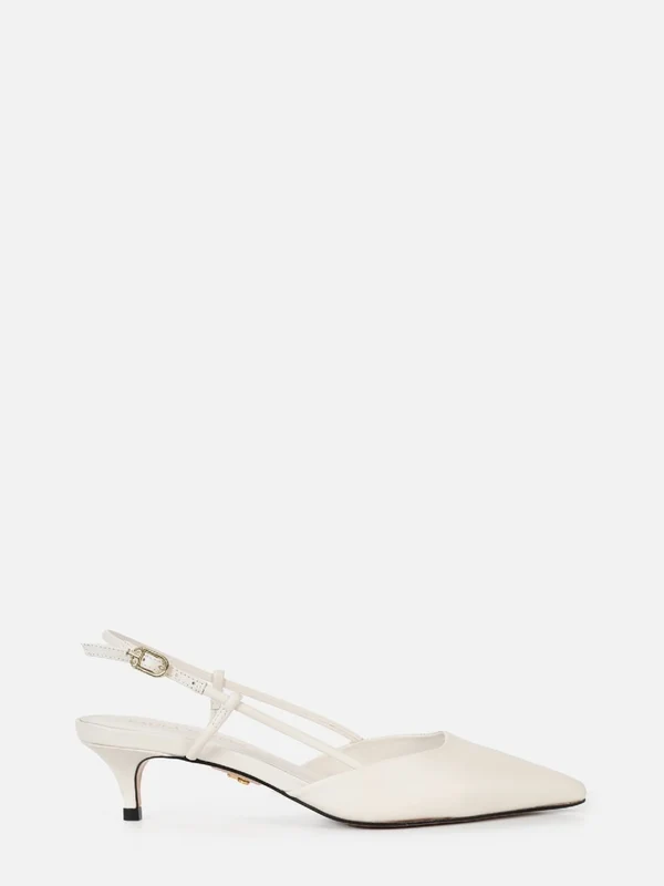 SCARPIN EM COURO CASSIE OFF WHITE SALTO BAIXO 36