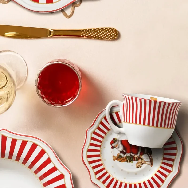 Jogo 6 Xícaras de Café com Pires Cerâmica Vermelho Filete Dourado Christmas Charm Scalla