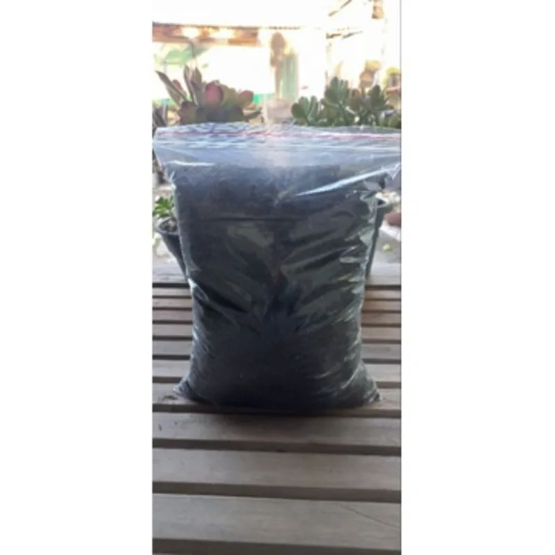Terra Preta Vegetal Adubada Pacote De 3,5kgs Para Plantas