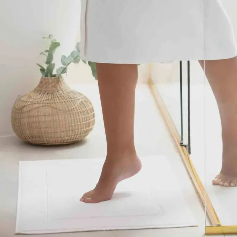 Toalha de Piso Lázio 48x80 cm Branco/Branco Kacyumara - Kacyumara