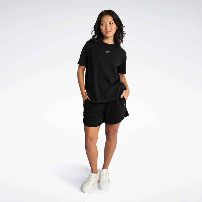 Camiseta Reebok Logo Over Feminina Preto - P