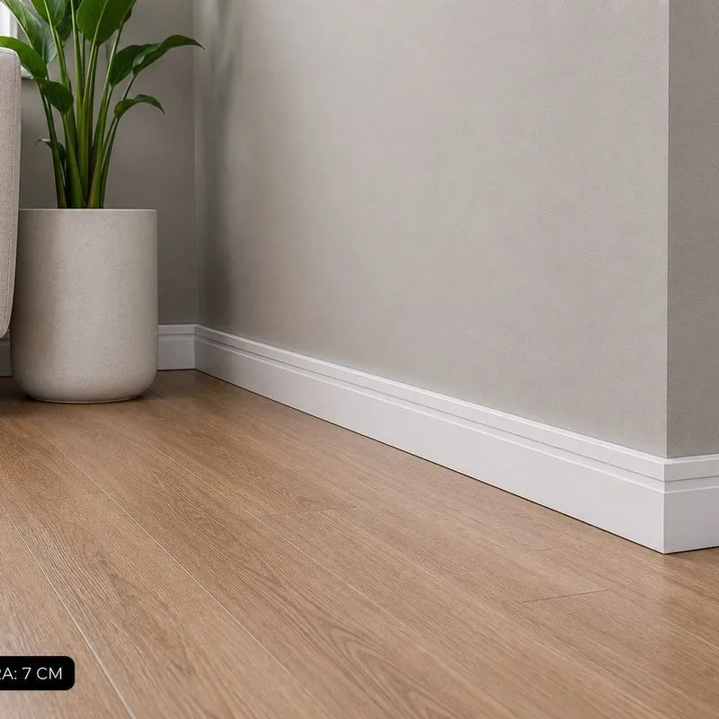 Rodapé De Poliestireno Com Friso 240x7cm Branco Aramaico Branco