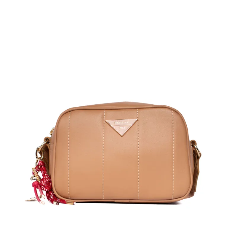 Bolsa Feminina Rafitthy Transversal Pequena com Costuras e Adereço Caramelo - U
