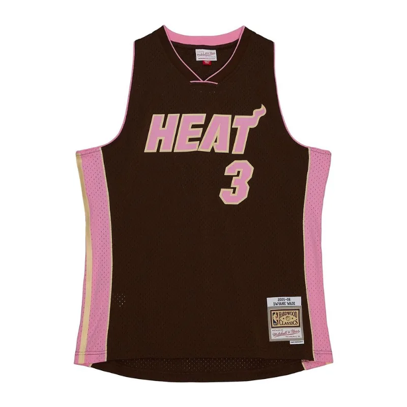Regata Mitchell & Ness Brown Sugar Bacon Swingman Jersey Miami Heat 2005-06 Dwyane Wade Marrom - M