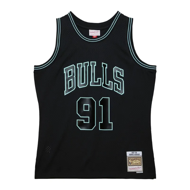 Regata Mitchell & Ness Glow In The Dark Swingman Jersey Chicago Bulls 1997-98 Dennis Rodman Preta - Plus P