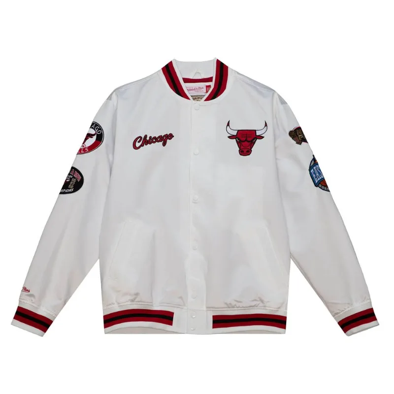 Jaqueta Mitchell & Ness City Collection Lightweight Satin Chicago Bulls Branca - Plus P