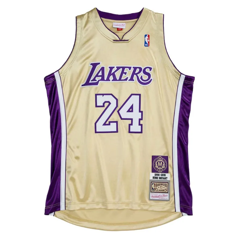 Regata Mitchell & Ness Hardwood Classics Authentic Swingman Jersey Los Angeles Lakers 1996-2016 Kobe Bryant Dourada Regata Mitchell & Ness NBA Authentic Jersey Lak Dourada - 3XL