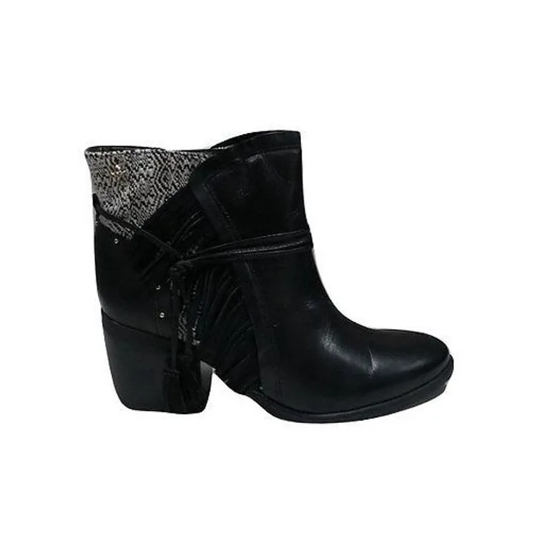 Bota Cravo & Canela Couro Cano Curto