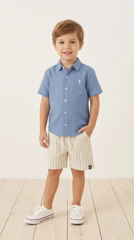 CONJUNTO CAMISA EM LINHO LEVE E BERMUDA EM SARJA LISTRADA COM ELASTANO / SURF