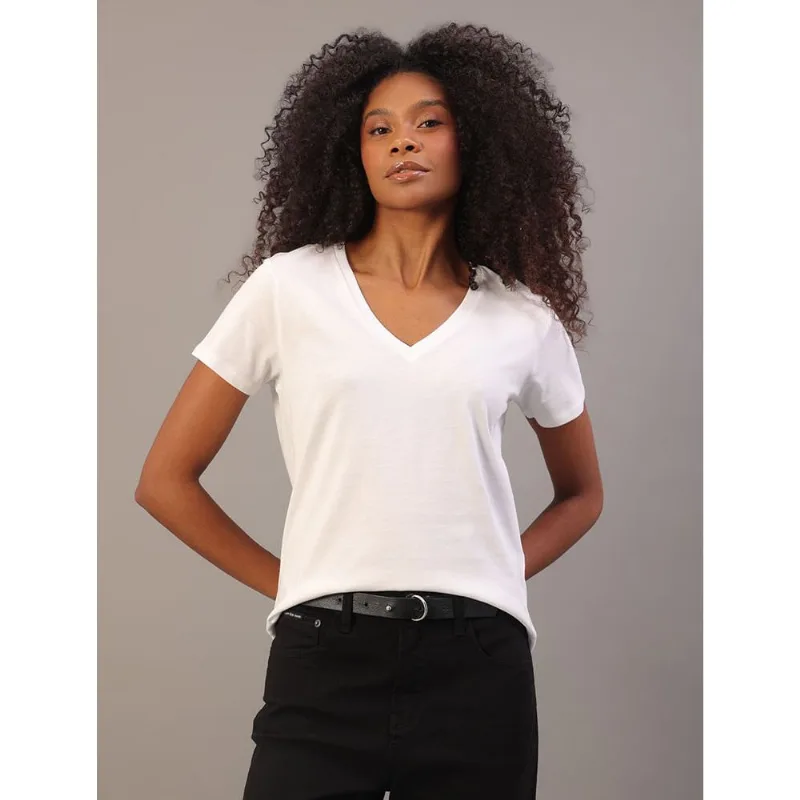 Camiseta Feminina Estampa Lateral Gola v Calvin Klein Jeans - Branco Camiseta Feminina Estampa Lateral Gola v Calvin Klein Jeans Branco g