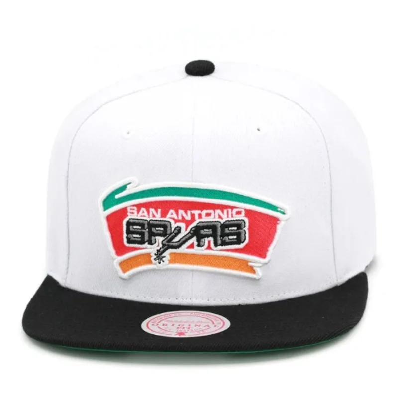 Boné Mitchell & Ness NBA Core Basic Snapback HWC San Antonio Spurs Branco com Preto - ÚNICO