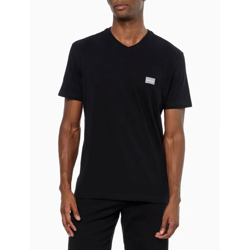 Camiseta Masculina Gola v Básica Logo No Peito Calvin Klein Jeans - Preto Camiseta Masculina Gola v Básica Logo No Peito Calvin Klein Jeans Preto Gg
