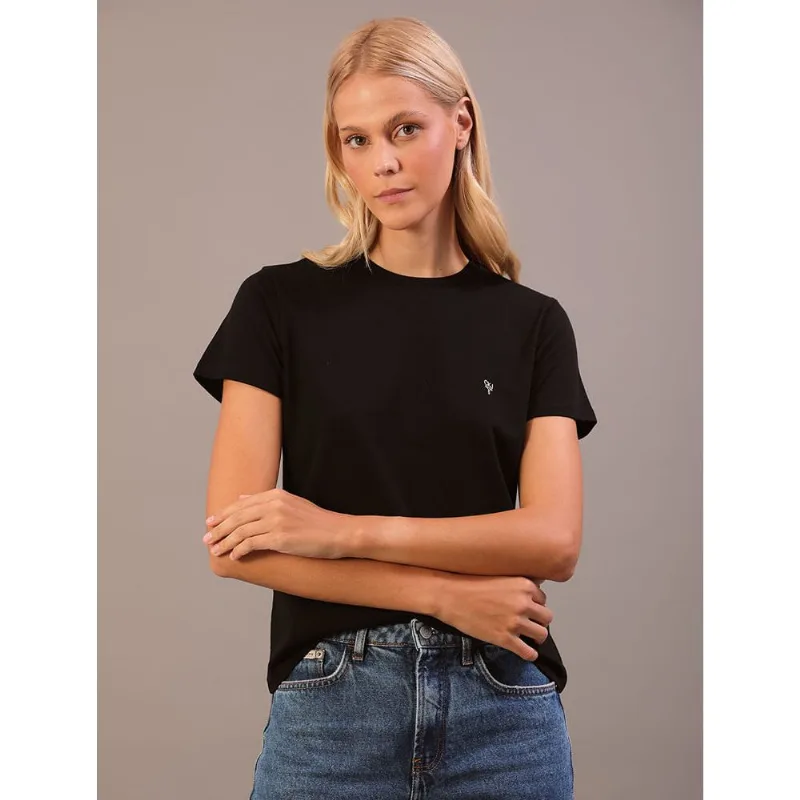 Camiseta Manga Curta Logo Ômega Calvin Klein Jeans - Preto Camiseta Manga Curta Logo Ômega Calvin Klein Jeans Preto g