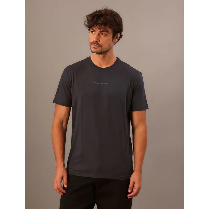 Camiseta Masculina de Algodão Estampa Logo Centralizado Calvin Klein Jeans - Azul Marinho Camiseta Masculina de Algodão Estampa Logo Centralizado Calvin Klein Jeans Azul Marinho Pp