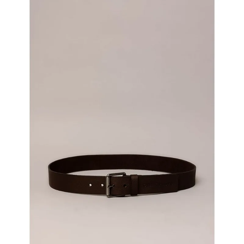 Cinto Masculino de Couro Estampa Relevo Calvin Klein Jeans - Marrom Escuro Cinto Masculino de Couro Estampa Relevo Calvin Klein Jeans Marrom Escuro 105
