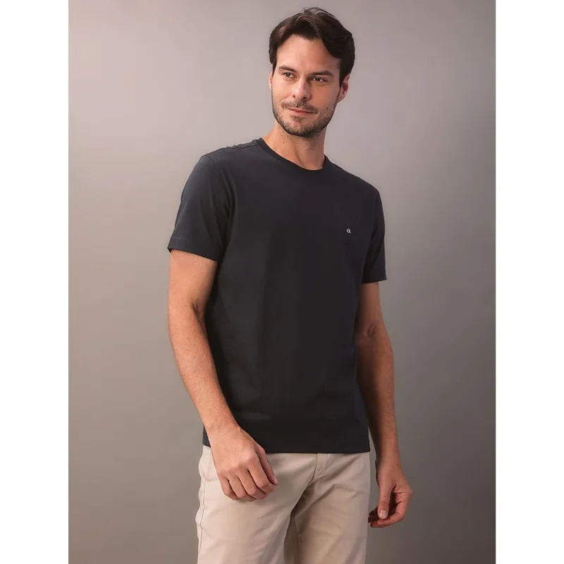 Camiseta Masculina Básica em Meia Malha Calvin Klein - Azul Marinho Camiseta Masculina Básica em Meia Malha Calvin Klein Azul Marinho m