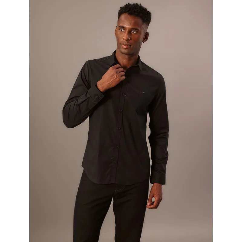 Camisa Masculina Slim Básica de Manga Longa Calvin Klein - Preto Camisa Masculina Slim Básica de Manga Longa Calvin Klein Preto m