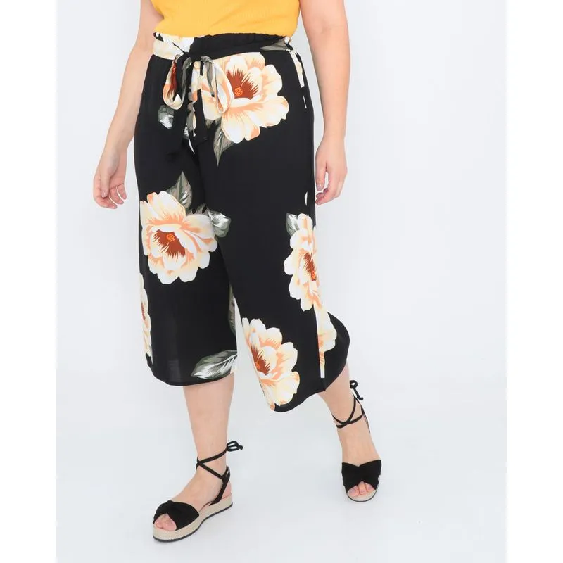 Calça Feminina Plus Size Pantacourt Preta G3