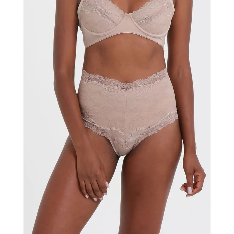 Calcinha Modeladora Renda Bege 46