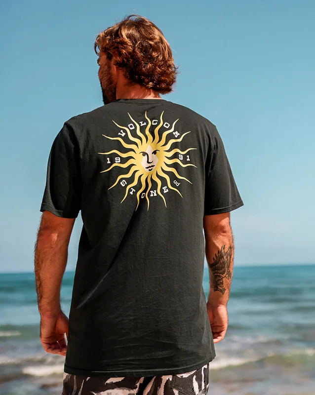 Camiseta Volcom Regular Solarian Preta G / PRETO