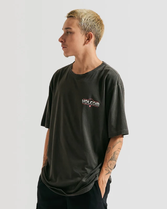 Camiseta Volcom Regular Trecker Preta P / PRETO