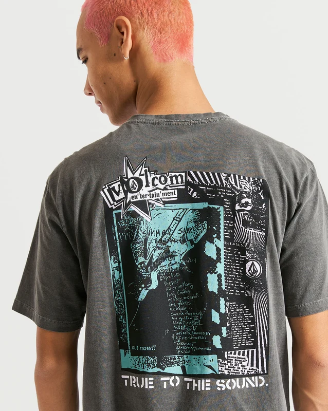 Camiseta Volcom Regular Volcoment II Preta GG / Preto