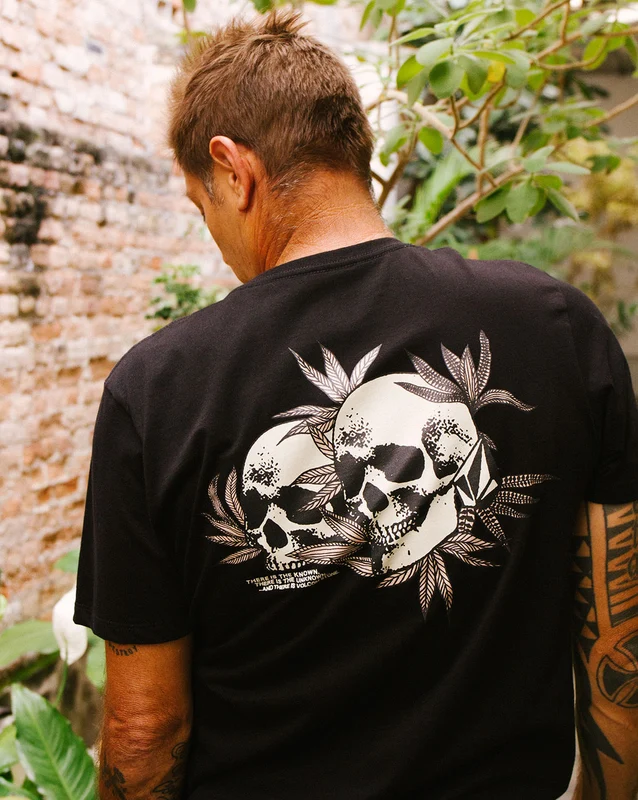 Camiseta Volcom Long Fit Skate Vitals II Preta GG / PRETO