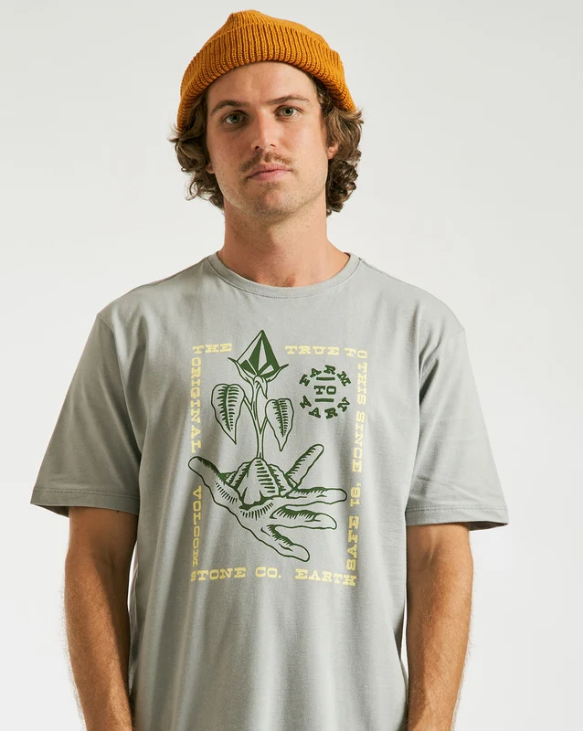 Camiseta Volcom Regular Save Earth Cinza G / Branco