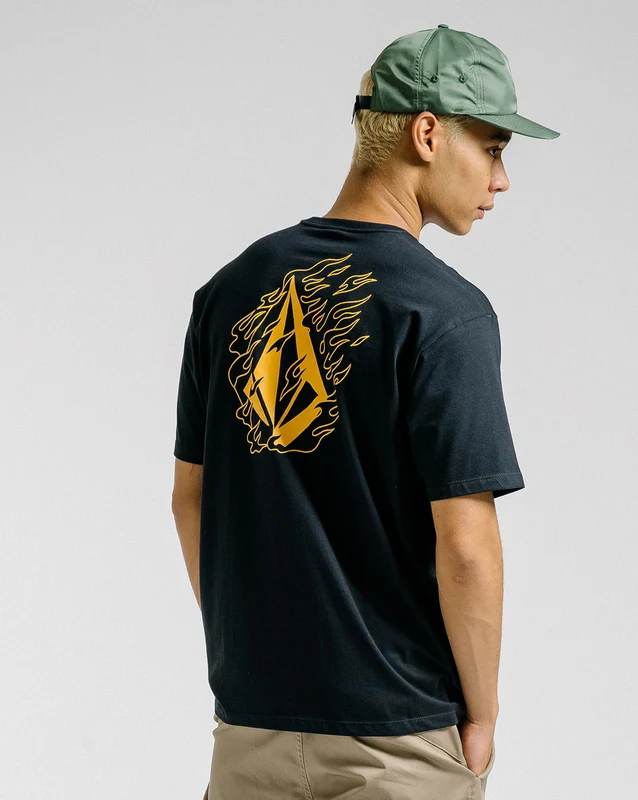 Camiseta Volcom Regular Fire Fight Preta M / PRETO