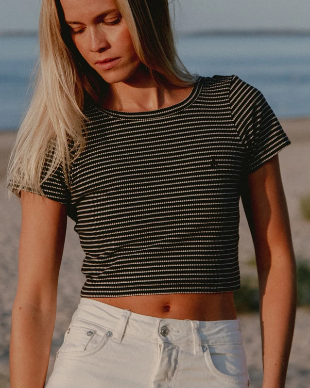 Camiseta Volcom Lil Knit Ringer Preta GG / Preto