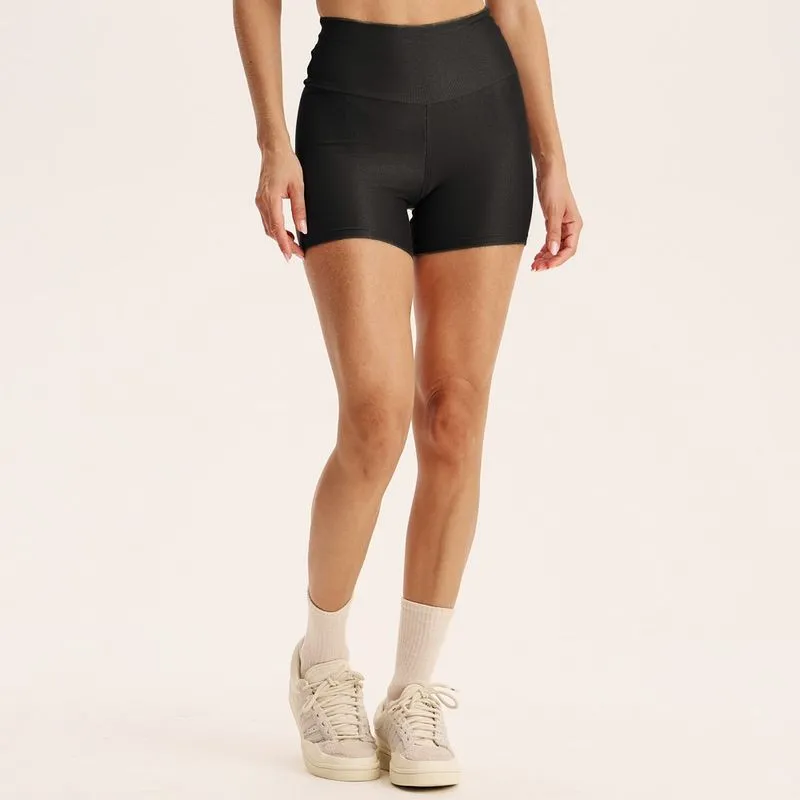 Shorts Curto Essential Shape 7/8 Glow Move Preto/P